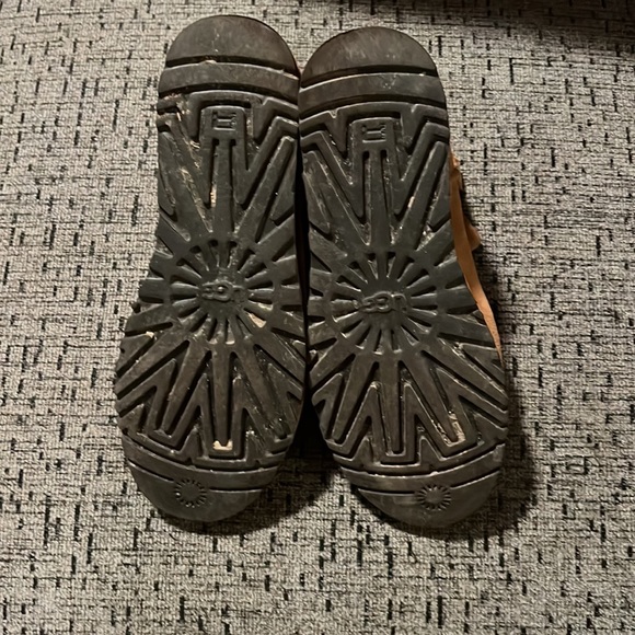 UGG tan ankle boots not lined - Picture 4 of 5